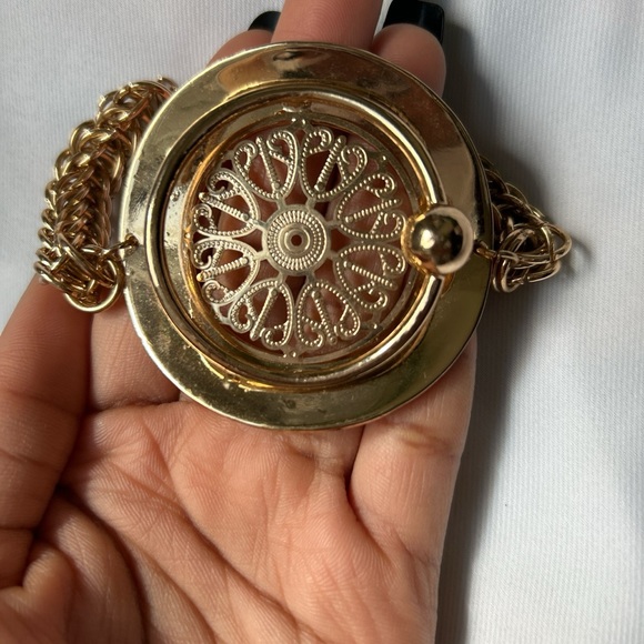 Vintage Crystal Gold locket bracelet & Earrings - Picture 5 of 5